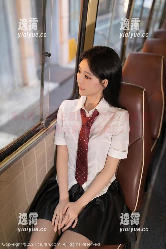 秀人网 - 小小白思宜校园写真：最新合集，校园的阳光似乎都为她打了光！