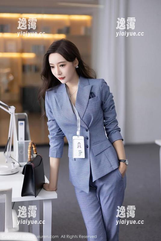 秀人网 - 在星子柒kiki的海边，免费图册里藏着无尽的闲暇和美好——随便翻翻！