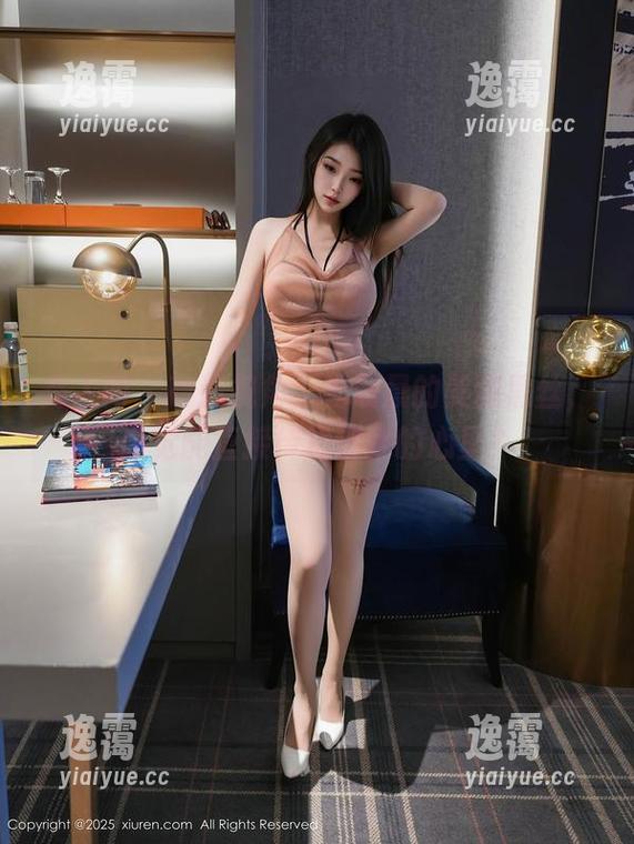秀人网 - 高清视角，杨晨晨的美腿黑丝，感觉能直接传送到我的心里？