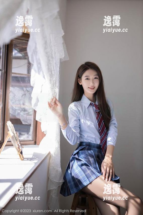秀人网 - 果儿女王的照片合集，想知道女王也有“丑”照吗？哈哈，快来揭晓！