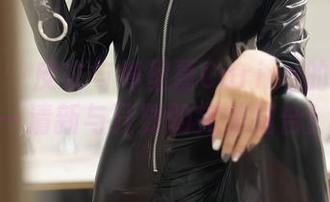 秀人网 – 皮衣与绮里嘉Carina的写真——清新与狂野的完美结合！