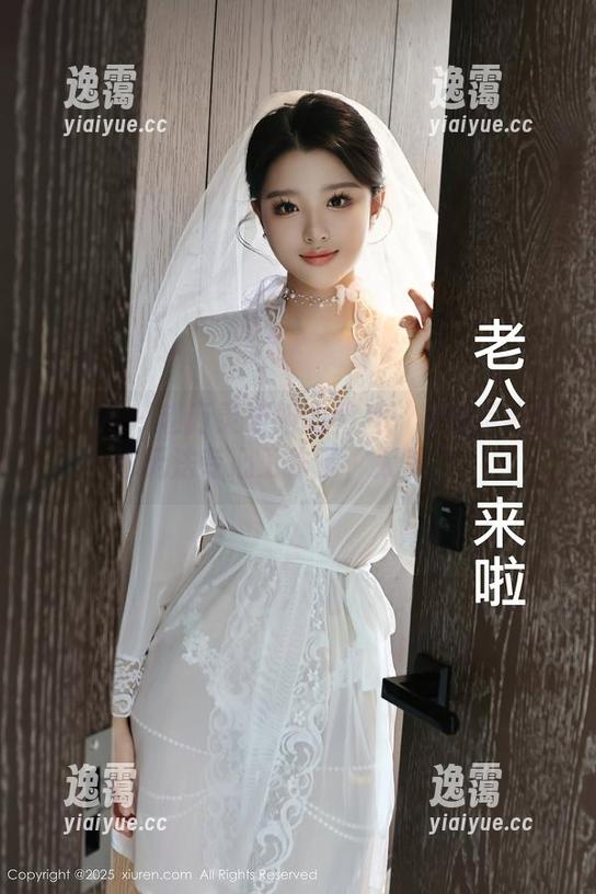 秀人网 - 赵万灵姐姐的图片：看完后我再也无法专心工作了，太美了！
