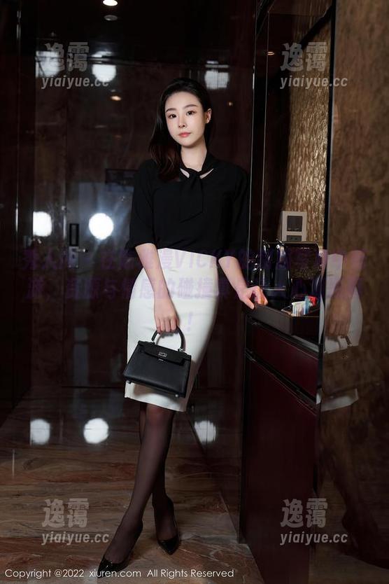 秀人网-陈雅漫VICKY 秀人网 - 在陈雅漫VICKY的制服写真中畅游,资源与情感的碰撞真是让人心潮澎湃!