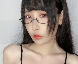 更新！糖果果Candy与红花的奇妙邂逅，原图让你忍不住幻想