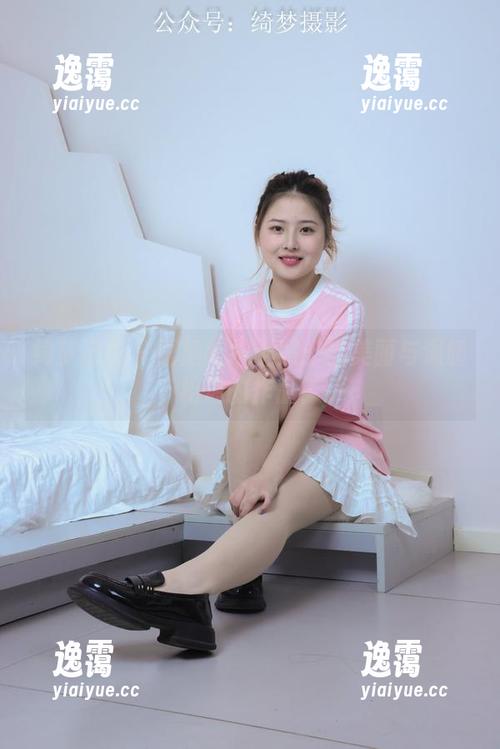 绮梦摄影 - 雨薇的护士照：当美丽与温暖相遇的作品！