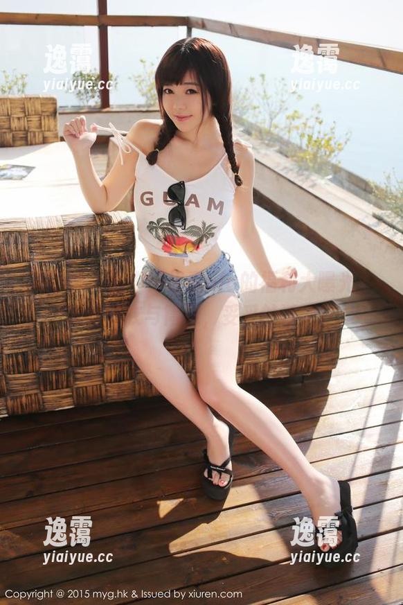 美媛馆 - 图中绮里嘉ula的福利大曝光，蕾丝睡衣与筒袜，妥妥的诱惑！