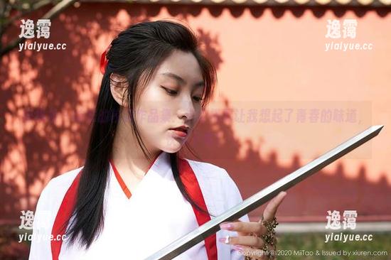 蜜桃社 - 结衣的校服作品集：这身搭配让我想起了青春的味道，快来下载！