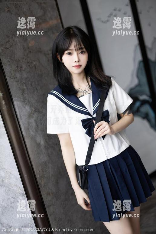 语画界 - 打开乔漫妮mina的水手服原图，仿佛瞬间成为了海洋里的迷人水手！