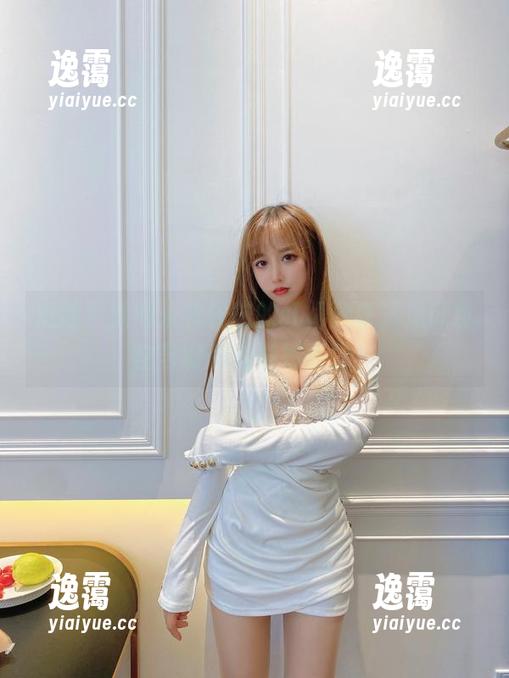 沉迷于过期米线线喵的红裙分享，见证食物与时尚的奇妙碰撞！