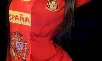 青豆客 – 在美腿的光辉下，莫雅淇的写真让我忍不住想多看几眼！