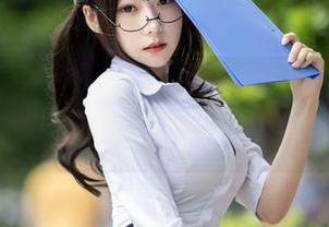你绝对想不到，香草喵露露的这套黑红内衣裙能这么撩——快来看写真！