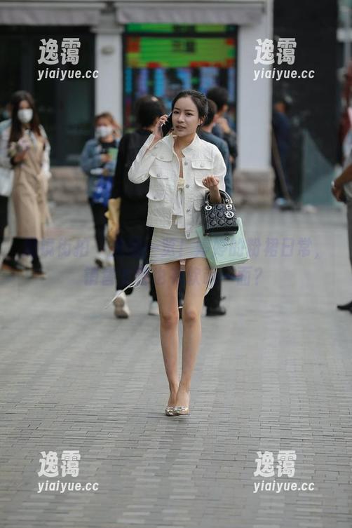 魔镜街拍 - 美图一览！婷婷的粉裙日常，销售主管也有软萌一面？
