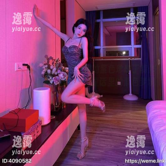 微密圈 - 最新！黎允熙的紫色珍珠丁裤作品集，居然让我想到了童话里的紫色梦境？